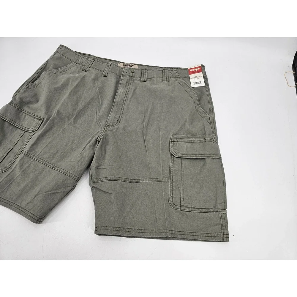 NWT Wrangle Authentics Shorts Men's Size 44‎ Cargo Pockets Outdoors Green